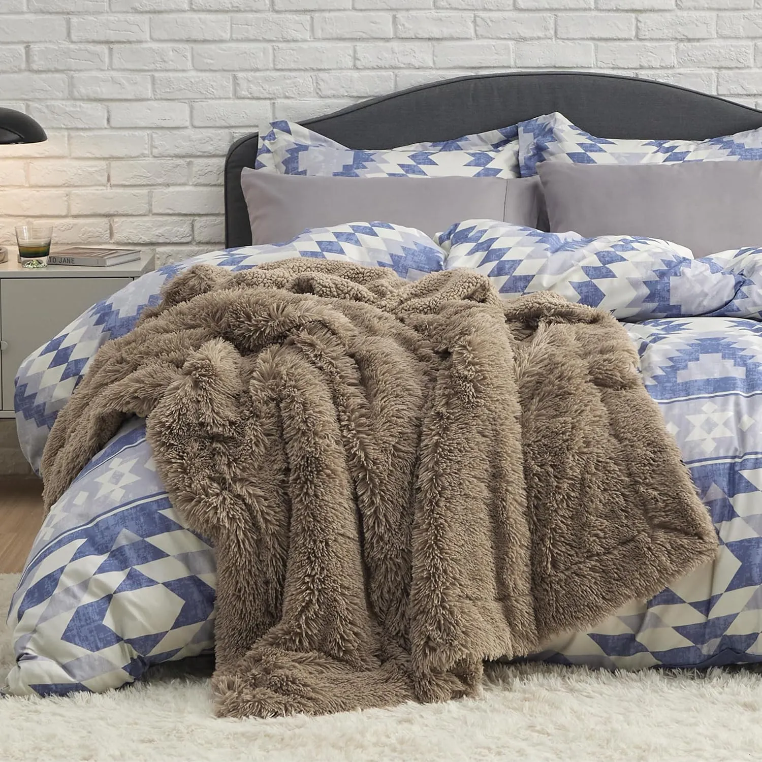 Bedsure Fluffy Brown Throw Blanket Gifts for Women, Men, Soft Fleece Cozy Fuzzy Sherpa Plush Warm Minky Thick Faux Fur Throws for Couch, Bed, Brown Decor House Blanket Gifts for Mom Dad, 50x60
