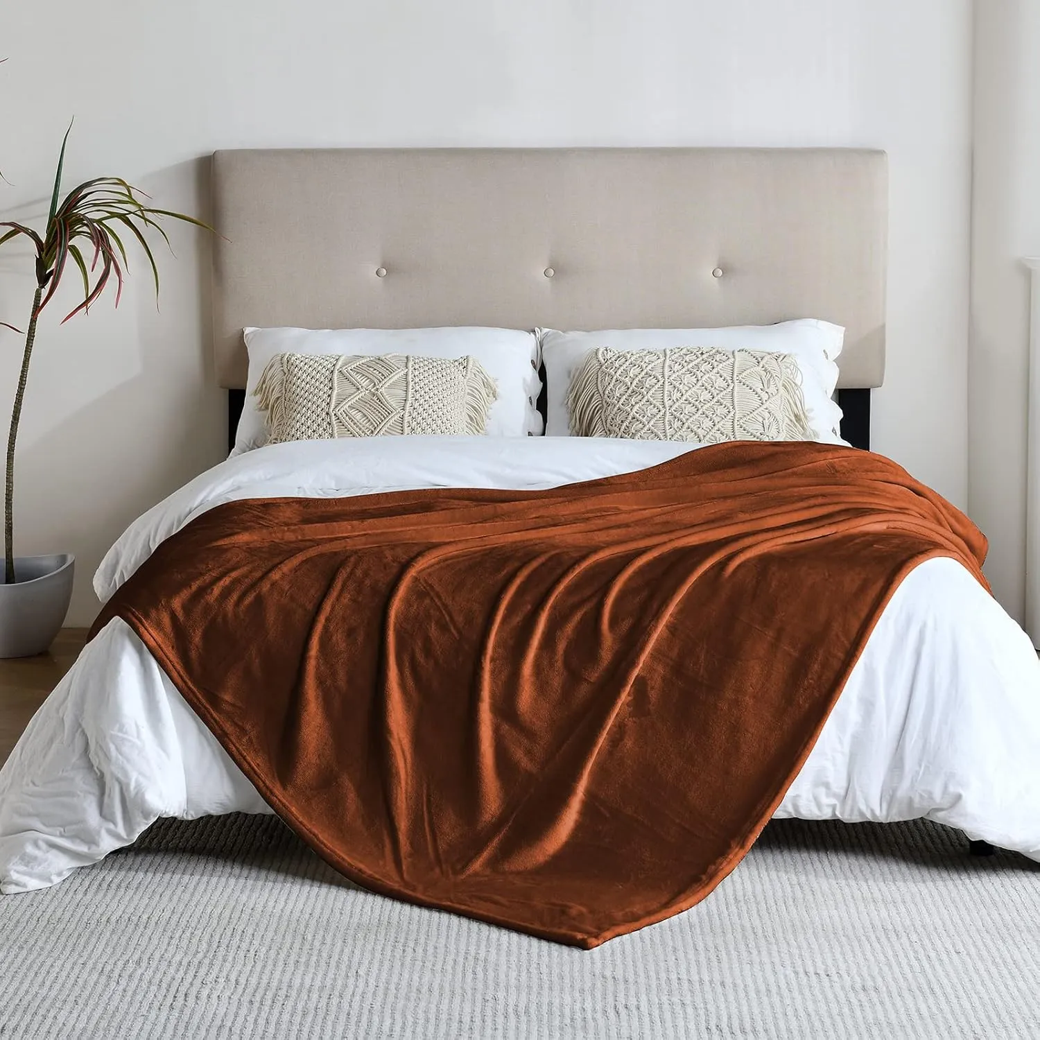 SOCHOW Flannel Fleece Blanket Throw Size, All Season Lightweight Super Soft Cozy Blanket for Bed or Couch, Caramel, 50x60 inches